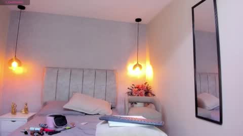 Snapshot of tutu_milf chatting on 11/09/25, 12:14 Tutu online show from 11/09/25, 12:14