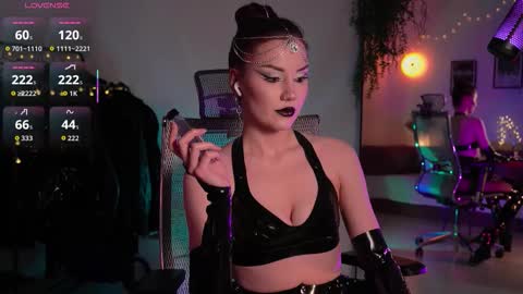 Miss Veth online show from 12/21/25, 05:03