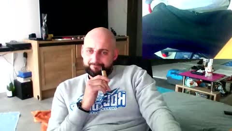 twardyidlugi online show from 01/26/25, 01:47