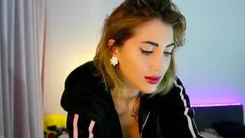 Snapshot of tweety_twist chatting on 10/07/25, 09:50 MayCarrey online show from 10/07/25, 09:50