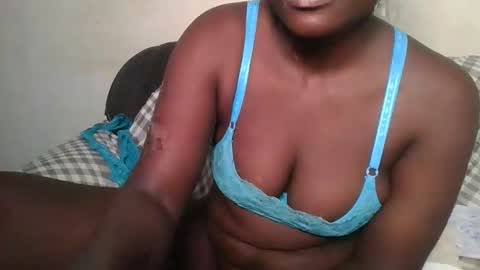 Snapshot of twerker_lyly chatting on 11/23/25, 12:43 twerker_lyly online show from 11/23/25, 12:43