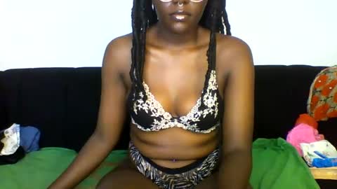 Snapshot of twerking_cheek_1 chatting on 12/31/24, 04:46 Alma online show from 12/31/24, 04:46