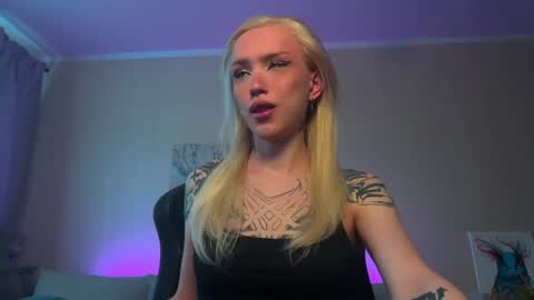 Snapshot of twiinkie_pie chatting on 05/10/26, 08:08 Maria 3 online show from 05/10/26, 08:08