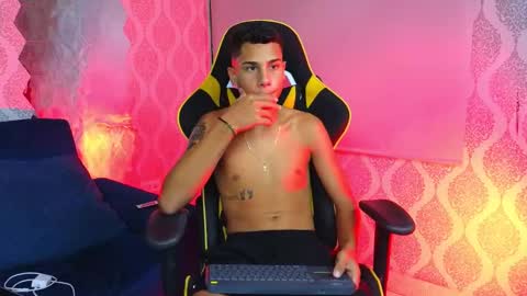 Snapshot of twink_davidx chatting on 09/20/25, 07:37 Dani online show from 09/20/25, 07:37