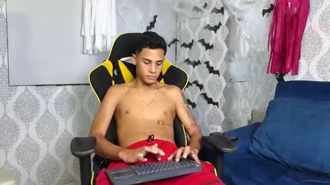 Snapshot of twink_davidx chatting on 10/23/25, 09:57 Dani online show from 10/23/25, 09:57