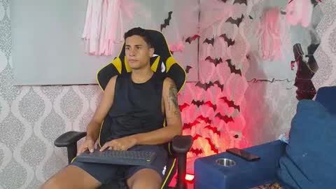 Snapshot of twink_davidx chatting on 10/31/25, 07:26 Dani online show from 10/31/25, 07:26