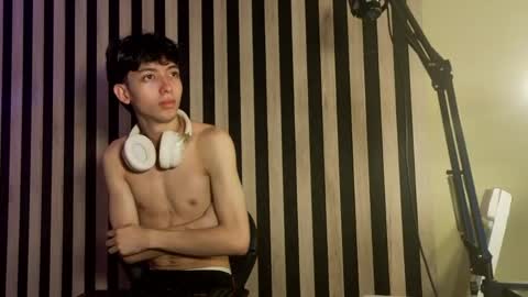 Snapshot of twink_sebas7 chatting on 06/04/26, 12:11 Sebastin online show from 06/04/26, 12:11