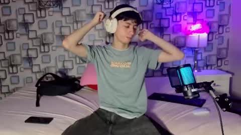 Snapshot of twink_sebas7 chatting on 06/11/26, 12:14 Sebastin online show from 06/11/26, 12:14