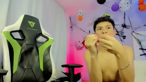 JHOAN LIAM  ZACARIAS online show from 10/27/25, 08:29