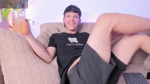 Snapshot of twinksboys_23 chatting on 10/08/25, 09:01 twinksboys_23 online show from 10/08/25, 09:01