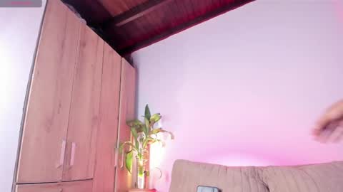 Snapshot of twinksboys_23 chatting on 10/21/25, 11:33 twinksboys_23 online show from 10/21/25, 11:33