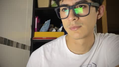 Snapshot of twinksweetlovehot chatting on 01/25/25, 08:21 twinksweetlovehot online show from 01/25/25, 08:21