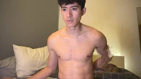 Snapshot of twinksweetlovehot chatting on 02/20/25, 07:30 twinksweetlovehot online show from 02/20/25, 07:30