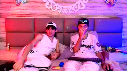 twinslovers_ online show from 09/27/25, 08:14