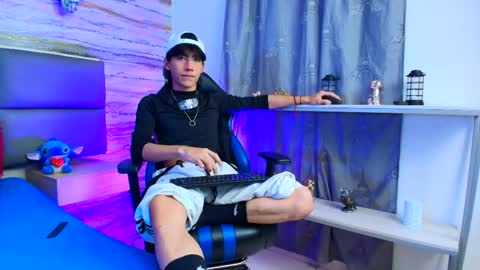 twinslovers_ online show from 10/08/25, 04:32