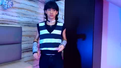 twinslovers_ online show from 11/19/25, 03:39