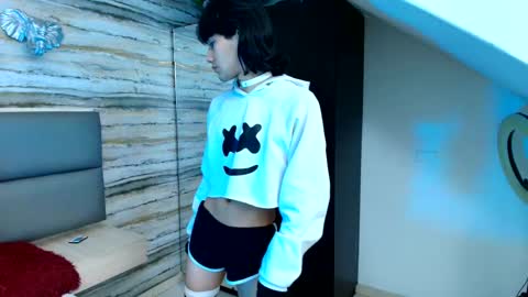 twinslovers_ online show from 11/25/25, 01:27