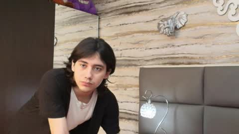 twinslovers_ online show from 05/17/26, 04:10
