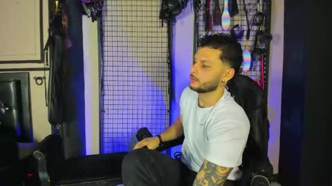 Snapshot of twisted_fantasy_ chatting on 11/17/25, 04:40 Clio Tadeo online show from 11/17/25, 04:40