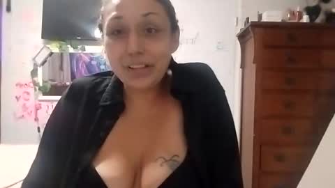 Snapshot of twocrazy85 chatting on 11/06/25, 10:38 Twocrazy85 online show from 11/06/25, 10:38