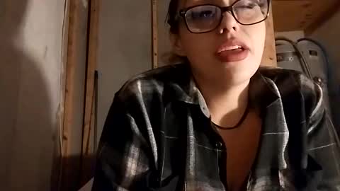 Snapshot of twocrazy85 chatting on 11/17/25, 06:08 Twocrazy85 online show from 11/17/25, 06:08