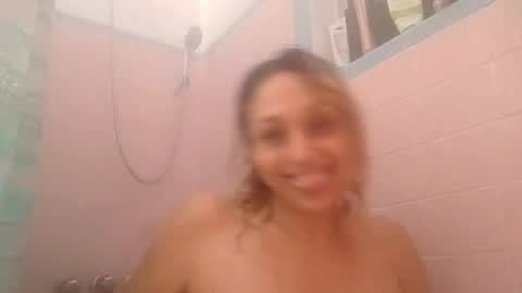 Snapshot of twocrazy85 chatting on 11/27/25, 05:04 Twocrazy85 online show from 11/27/25, 05:04