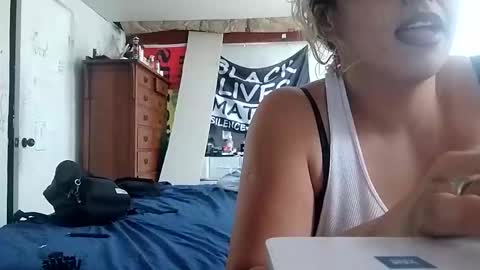 Snapshot of twocrazy85 chatting on 11/29/25, 03:59 Twocrazy85 online show from 11/29/25, 03:59