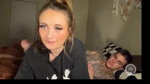 Snapshot of twofreaksandacam chatting on 02/21/26, 06:03 Twofreaksandacam online show from 02/21/26, 06:03