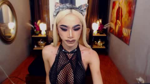 Snapshot of twofuckablestrans chatting on 11/10/25, 03:16 KiaraKeana online show from 11/10/25, 03:16