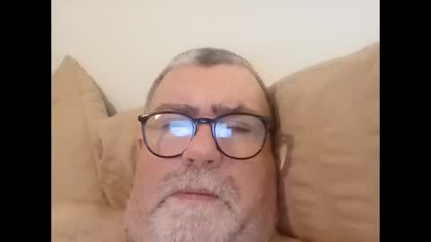 Snapshot of twohats2810 chatting on 02/05/26, 09:25 twohats2810 online show from 02/05/26, 09:25