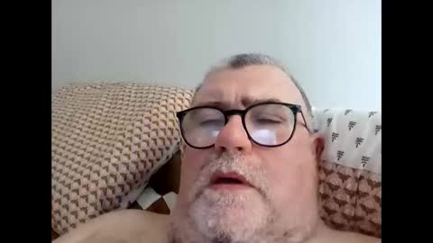 Snapshot of twohats2810 chatting on 02/28/26, 03:46 twohats2810 online show from 02/28/26, 03:46