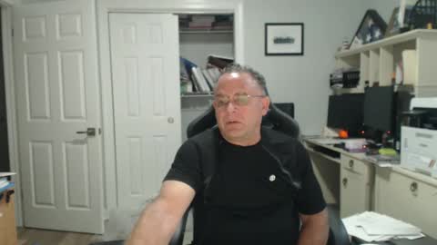 Twopeopleinlove online show from 10/08/25, 10:13