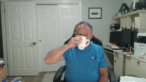 Twopeopleinlove online show from 10/10/25, 10:03