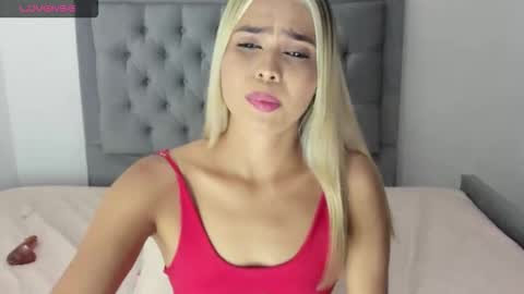 Snapshot of tyfanny19 chatting on 12/13/25, 07:53 tyfanny19 online show from 12/13/25, 07:53