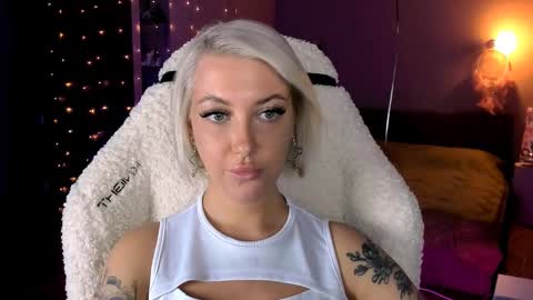 Snapshot of tykioty_miley chatting on 12/06/24, 02:28 Miley online show from 12/06/24, 02:28