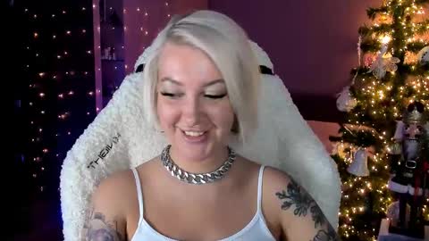 Snapshot of tykioty_miley chatting on 12/23/24, 04:28 Miley online show from 12/23/24, 04:28