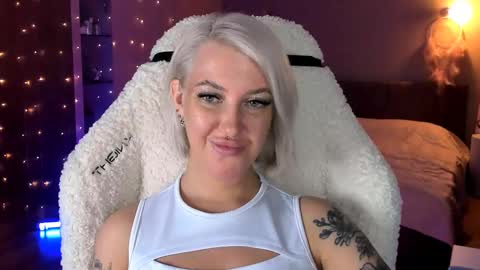 Snapshot of tykioty_miley chatting on 01/28/25, 07:00 Miley online show from 01/28/25, 07:00