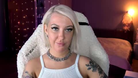 Snapshot of tykioty_miley chatting on 02/15/25, 03:06 Miley online show from 02/15/25, 03:06