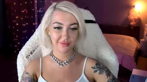 Snapshot of tykioty_miley chatting on 02/25/25, 03:16 Miley online show from 02/25/25, 03:16