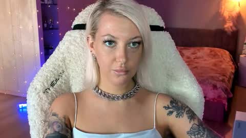 Snapshot of tykioty_miley chatting on 10/11/25, 10:47 Miley online show from 10/11/25, 10:47