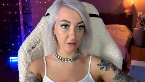 Snapshot of tykioty_miley chatting on 10/26/25, 02:01 Miley online show from 10/26/25, 02:01