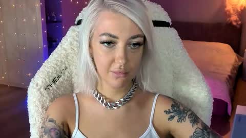 Snapshot of tykioty_miley chatting on 11/01/25, 11:12 Miley online show from 11/01/25, 11:12