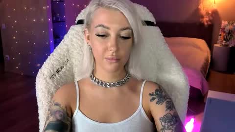 Snapshot of tykioty_miley chatting on 11/08/25, 10:59 Miley online show from 11/08/25, 10:59