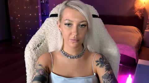 Snapshot of tykioty_miley chatting on 11/29/25, 11:02 Miley online show from 11/29/25, 11:02