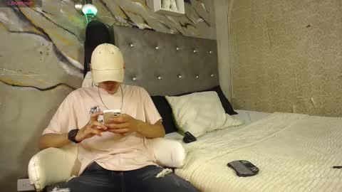 Snapshot of tyl3r_coop3r chatting on 11/02/25, 03:20 tyl3r_coop3r online show from 11/02/25, 03:20