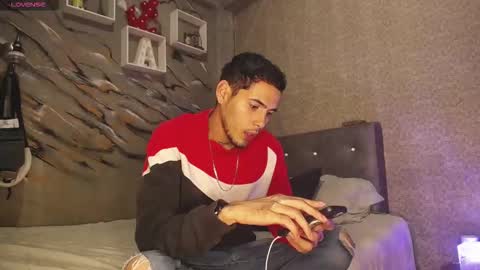 Snapshot of tyl3r_coop3r chatting on 02/14/26, 03:47 tyl3r_coop3r online show from 02/14/26, 03:47