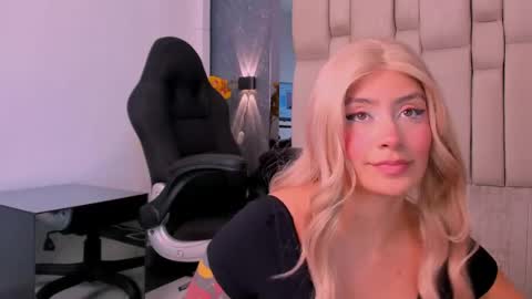 Snapshot of tyla_demon chatting on 05/19/26, 03:35 TYLA online show from 05/19/26, 03:35