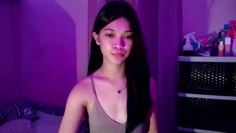 Snapshot of tyladine chatting on 10/05/25, 08:23 tyladine online show from 10/05/25, 08:23