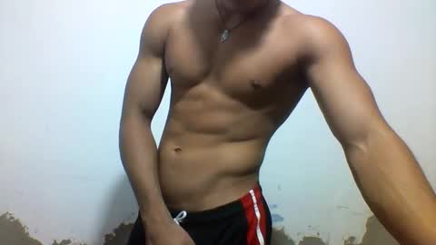 Snapshot of tyler_gold823 chatting on 02/19/25, 01:06 Tyler online show from 02/19/25, 01:06