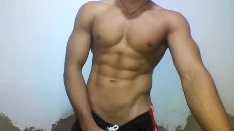 Snapshot of tyler_gold823 chatting on 03/07/25, 01:51 Tyler online show from 03/07/25, 01:51